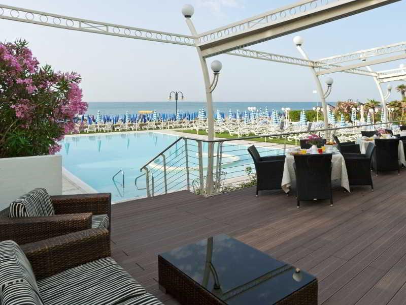 Hotel Le Soleil Лидо-ди-Езоло Экстерьер фото