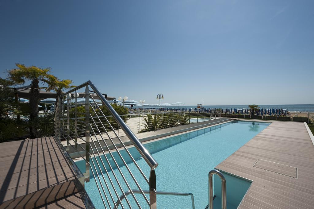 Hotel Le Soleil Лидо-ди-Езоло Экстерьер фото